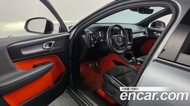 Volvo XC40 T4 R-Design 2019 — фото 10