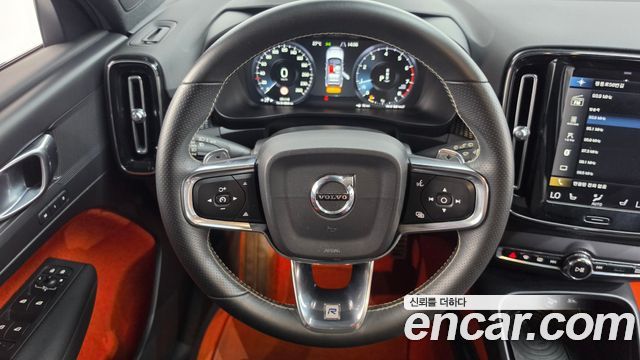 Volvo XC40 T4 R-Design 2019 — фото 13