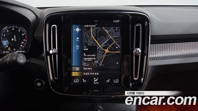 Volvo XC40 T4 R-Design 2019 — фото 14