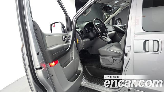Hyundai Grand Starex Van 3-Seater Smart 2021 — фото 10