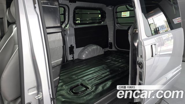 Hyundai Grand Starex Van 3-Seater Smart 2021 — фото 11