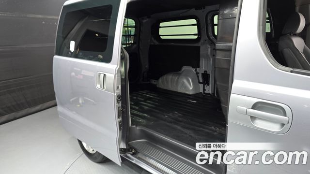Hyundai Grand Starex Van 3-Seater Smart 2021 — фото 12