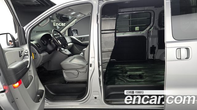 Hyundai Grand Starex Van 3-Seater Smart 2021 — фото 13