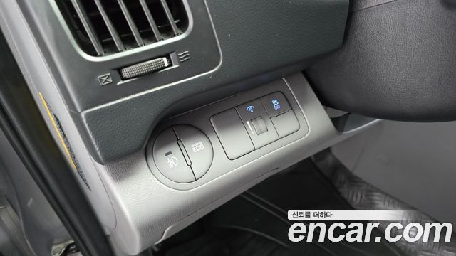 Hyundai Grand Starex Van 3-Seater Smart 2021 — фото 19
