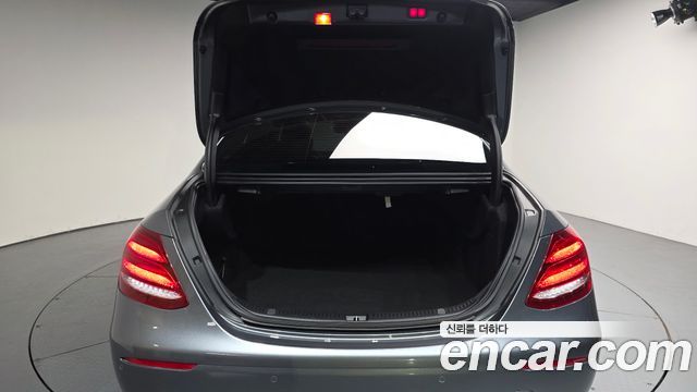 Mercedes-Benz E-Class (W213) E220d Avantgarde 2019 — фото 20
