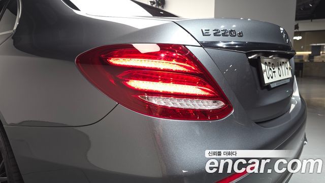Mercedes-Benz E-Class (W213) E220d Avantgarde 2019 — фото 23