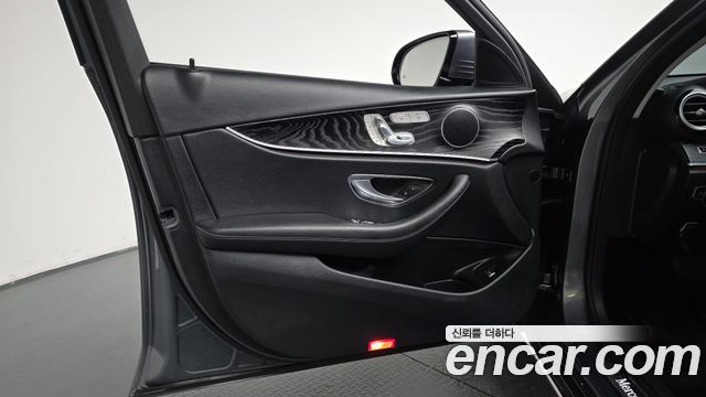 Mercedes-Benz E-Class (W213) E220d Avantgarde 2019 — фото 24