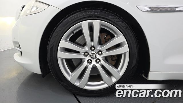 Jaguar XJ 3.0 SC Premium Luxury LWB X351 2013 — фото 5