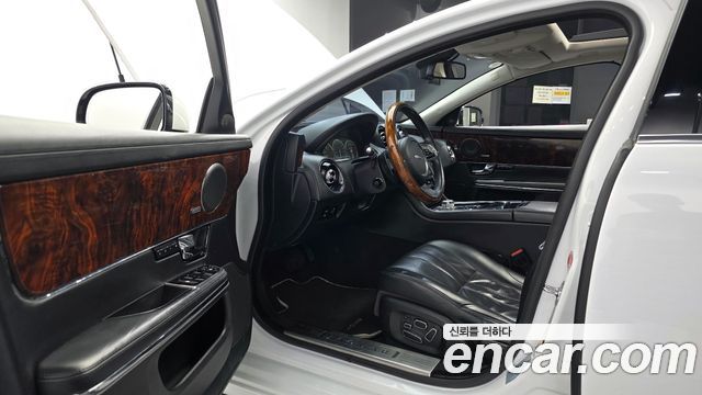 Jaguar XJ 3.0 SC Premium Luxury LWB X351 2013 — фото 10