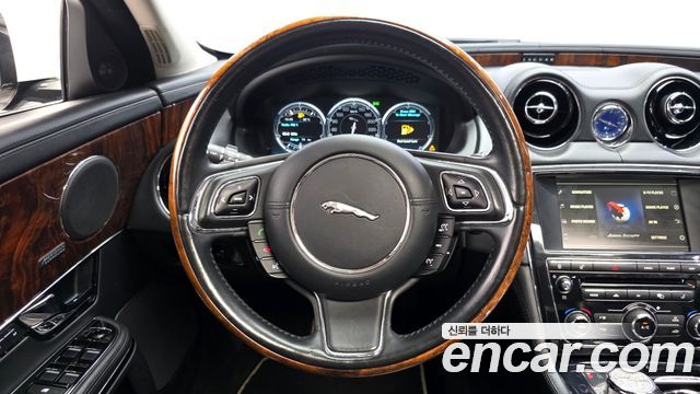 Jaguar XJ 3.0 SC Premium Luxury LWB X351 2013 — фото 13
