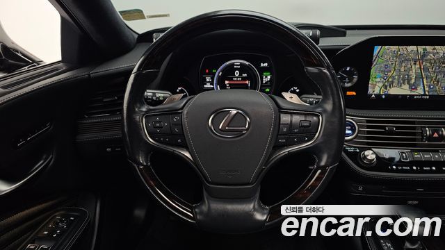 Lexus LS500h (V) 3.5 Luxury AWD 2021 — фото 13