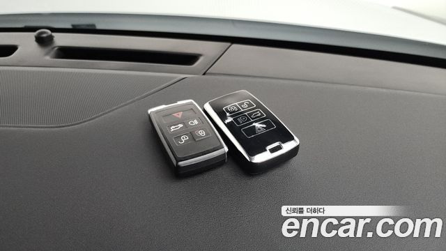 Land Rover Range Rover Velar 2.0 P250 Dynamic SE 2025 — фото 16