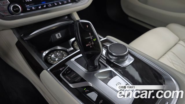 BMW 7 Series (G11) 750Li xDrive Luxury 2016 — фото 9