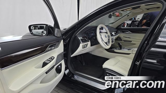 BMW 7 Series (G11) 750Li xDrive Luxury 2016 — фото 10