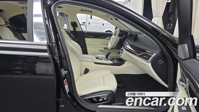 BMW 7 Series (G11) 750Li xDrive Luxury 2016 — фото 11
