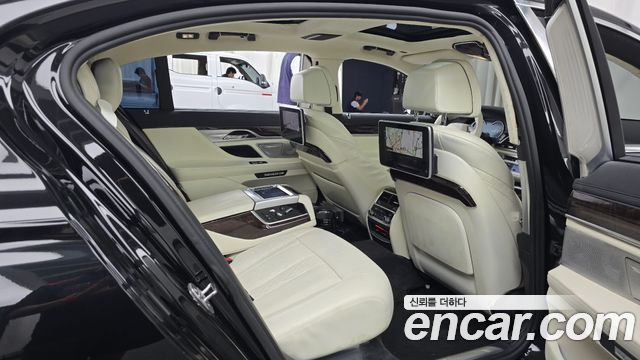 BMW 7 Series (G11) 750Li xDrive Luxury 2016 — фото 12