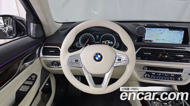BMW 7 Series (G11) 750Li xDrive Luxury 2016 — фото 13