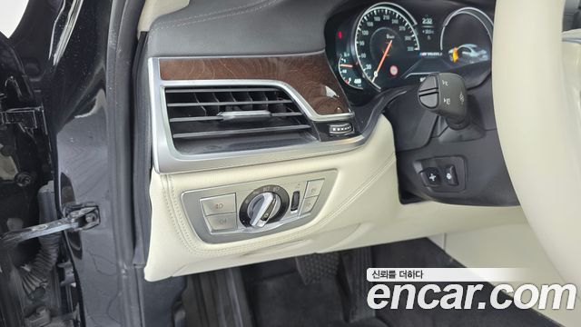 BMW 7 Series (G11) 750Li xDrive Luxury 2016 — фото 16