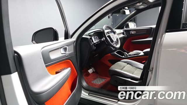 Volvo XC40 T4 R-Design 2019 — фото 10