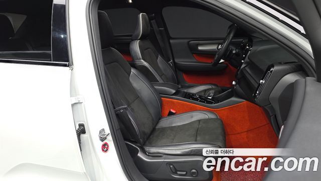 Volvo XC40 T4 R-Design 2019 — фото 15