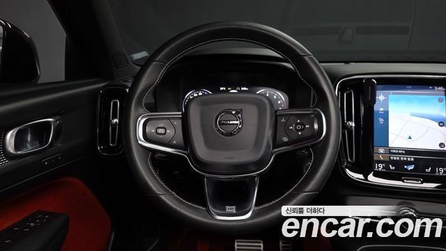 Volvo XC40 T4 R-Design 2019 — фото 17