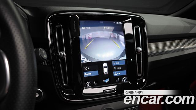 Volvo XC40 T4 R-Design 2019 — фото 19