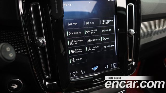 Volvo XC40 T4 R-Design 2019 — фото 20