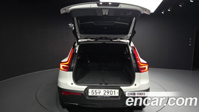 Volvo XC40 T4 R-Design 2019 — фото 24