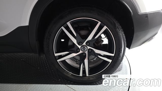 Volvo XC40 T4 R-Design 2019 — фото 27