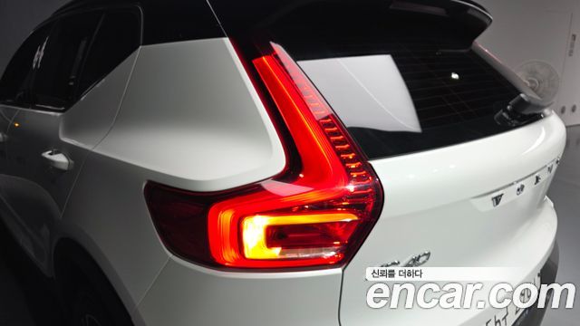 Volvo XC40 T4 R-Design 2019 — фото 29