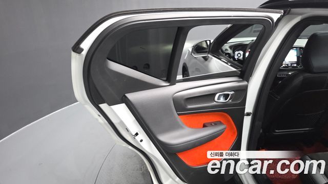 Volvo XC40 T4 R-Design 2019 — фото 31