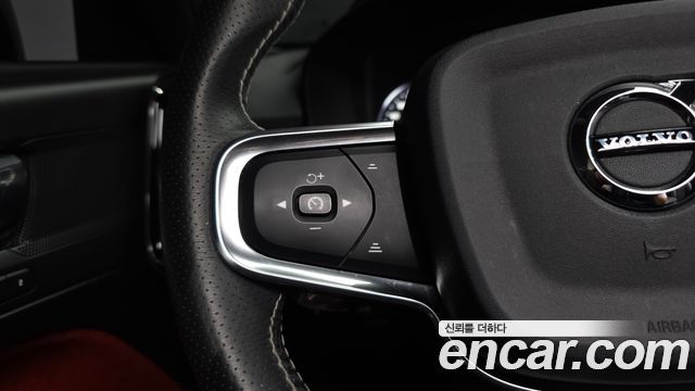 Volvo XC40 T4 R-Design 2019 — фото 37