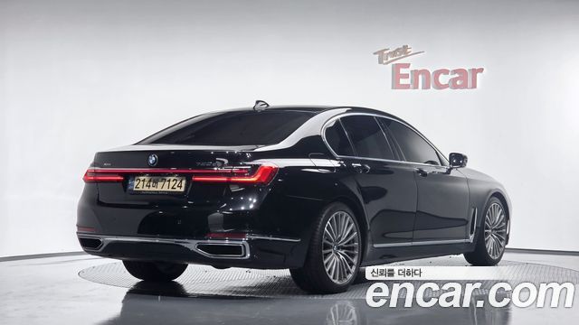 BMW 7 Series (G11) 730d xDrive Design Pure Excellence 2022 — фото 2