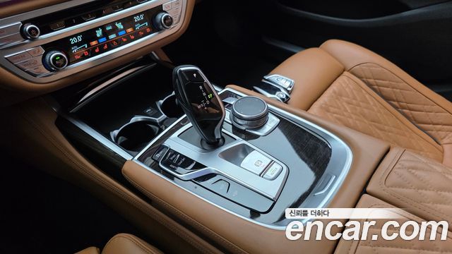 BMW 7 Series (G11) 730d xDrive Design Pure Excellence 2022 — фото 9