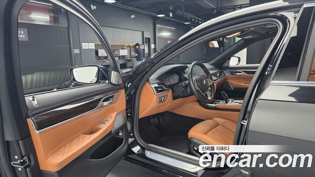 BMW 7 Series (G11) 730d xDrive Design Pure Excellence 2022 — фото 10