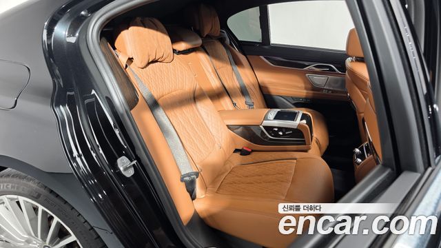 BMW 7 Series (G11) 730d xDrive Design Pure Excellence 2022 — фото 11