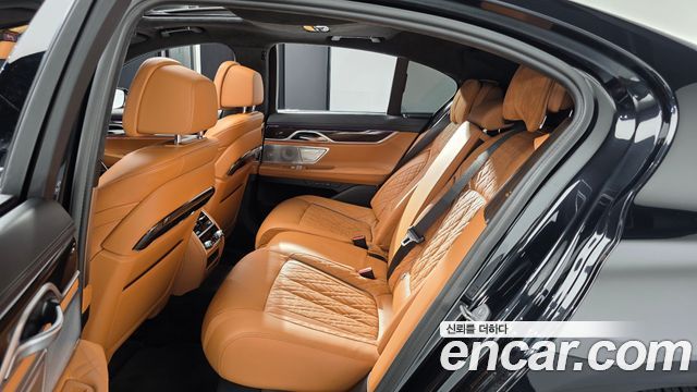 BMW 7 Series (G11) 730d xDrive Design Pure Excellence 2022 — фото 12
