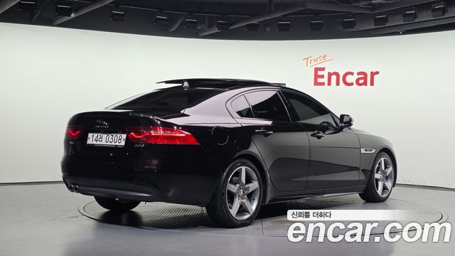 Jaguar XE 20d R-Sport 2016 — фото 2
