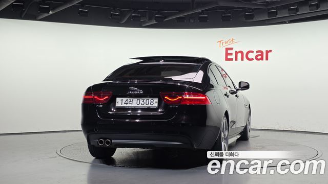 Jaguar XE 20d R-Sport 2016 — фото 4