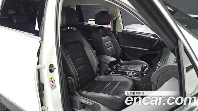 Volkswagen Tiguan (II) 2.0 TDI Premium 2018 — фото 10
