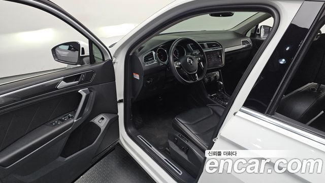 Volkswagen Tiguan (II) 2.0 TDI Premium 2018 — фото 11