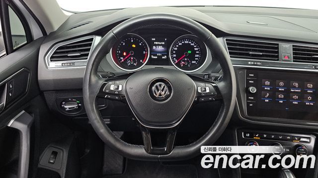 Volkswagen Tiguan (II) 2.0 TDI Premium 2018 — фото 13