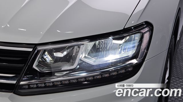 Volkswagen Tiguan (II) 2.0 TDI Premium 2018 — фото 22