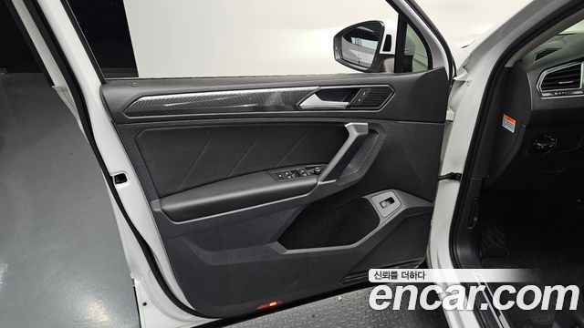 Volkswagen Tiguan (II) 2.0 TDI Premium 2018 — фото 24