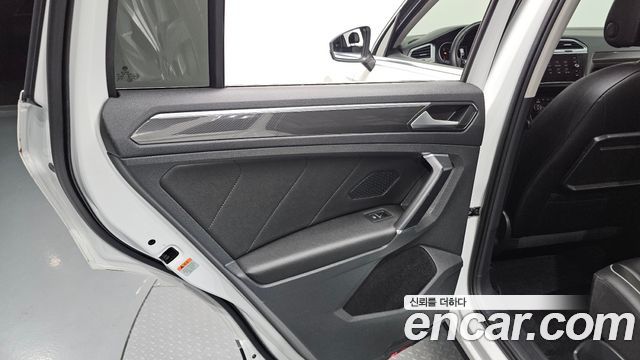 Volkswagen Tiguan (II) 2.0 TDI Premium 2018 — фото 25