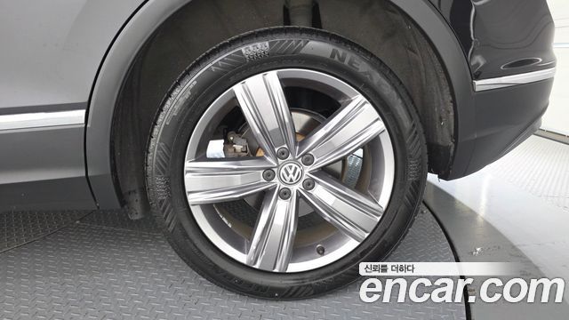 Volkswagen Tiguan (II) 2.0 TDI 4Motion Prestige 2018 — фото 21
