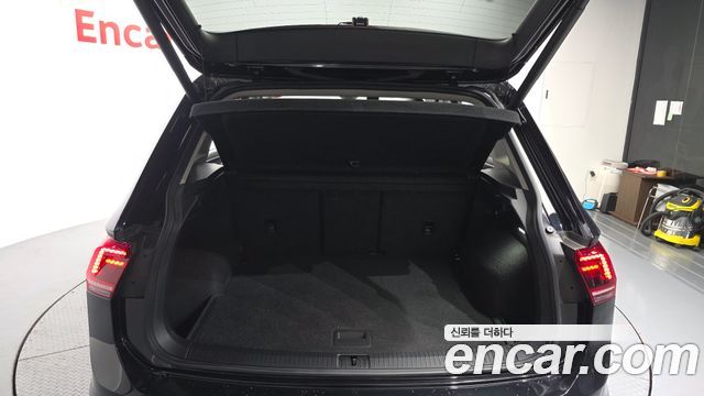 Volkswagen Tiguan (II) 2.0 TDI 4Motion Prestige 2018 — фото 30