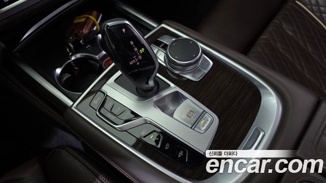 BMW 7 Series (G11) 745e iPerformance Design Pure Excellence 2020 — фото 9