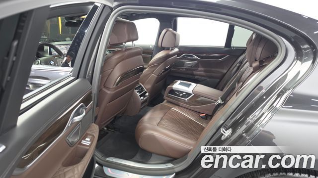 BMW 7 Series (G11) 745e iPerformance Design Pure Excellence 2020 — фото 11