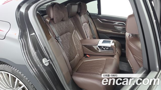 BMW 7 Series (G11) 745e iPerformance Design Pure Excellence 2020 — фото 12